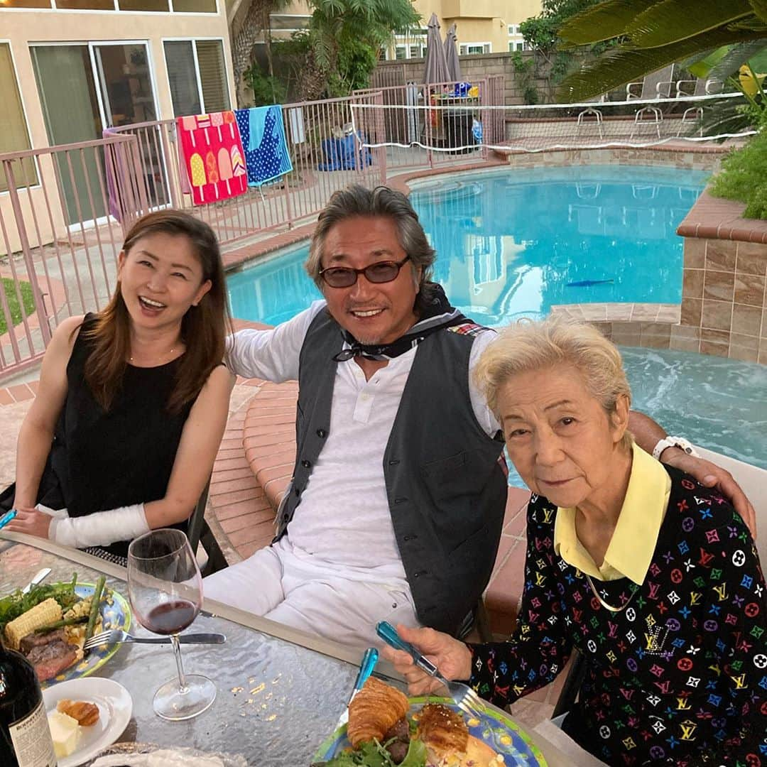 工藤村正さんのインスタグラム写真 - (工藤村正Instagram)「My family reunion party at my sister Ikumi & Drew’s house in LosAngeles. I left LA to travel to Europe & Japan finally back to LA almost 7 years 😅 but I have to go back Japan for my project new KUDO STUDIO renovation & start another important projects in Iga city Mie Prefecture in Japan. Only half month stayed in LA, but it was beautiful Ocean front Marina Del Rey, great refresh yet happy to see my Wild Sons 😊🤟😇❣️」9月30日 13時42分 - muramasakudo