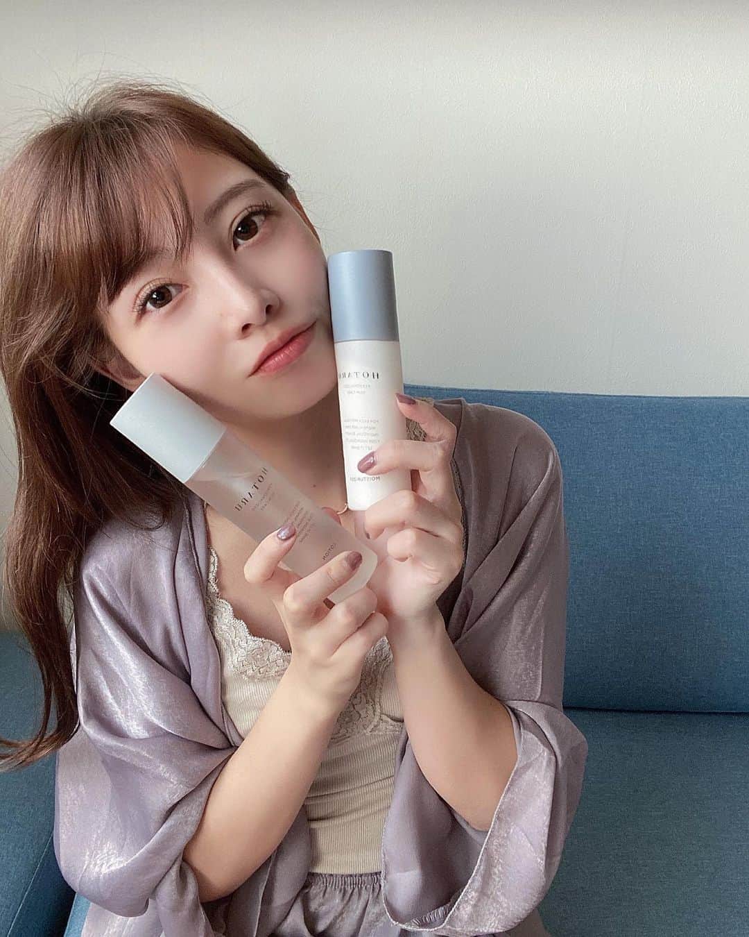 のインスタグラム：「最近、カスタムで自分専用のシャンプーとか色々出てるよね💡 . 乾燥肌、敏感肌の私はスキンケアでもカスタムできるものがあればなぁ💭って思ってたら、、 . 出ました✨ @hotaru_personalized  . 簡単な質問で様々な悩みに沿ってカスタムしてくれるよ💕 . 香りも私好みのリラックスできる香り🌿 . 毎日のスキンケアが楽しくなっちゃう❤️ . #HOTARU #ホタル #パーソナライズスキンケア」