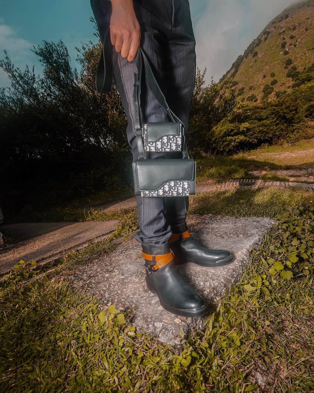 Noel LHYさんのインスタグラム写真 - (Noel LHYInstagram)「| 𝐄𝐱𝐩𝐥𝐨𝐫𝐞 𝐭𝐡𝐞 𝐮𝐧𝐬𝐞𝐞𝐧   @dior  Men’s Winter ‘20  Elite Shoulder Pouch  Ankle Boot  #Dior #diorwinter20 #MrKimJones   📸 @alstongallery」9月30日 13時57分 - no3l