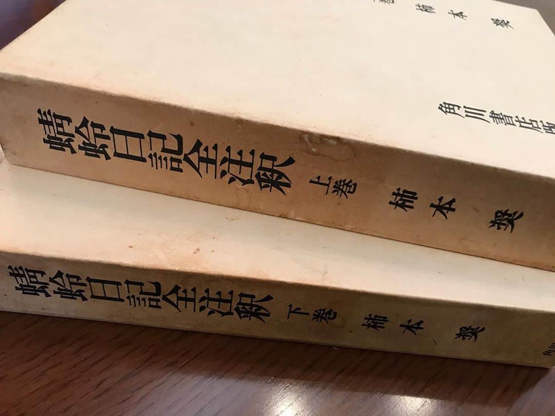 桂のインスタグラム：「蜻蛉日記全注釈  #kageronikki #michitsunanohaha #book #annotation #kadokawashoten #tsutomukakimoto #蜻蛉日記 #道綱母 #本 #書籍 #蜻蛉日記全注釈 #角川書店 #柿本奨」