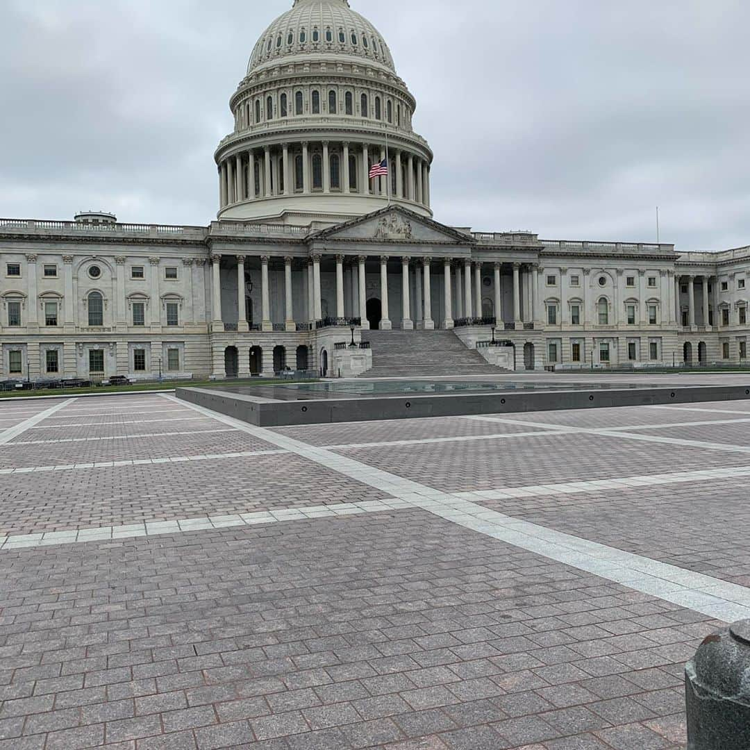 トム・ペインのインスタグラム：「A few days ago I was in Washington DC. Being an immigrant in this country I was expecting to be excited to arrive there. But when I was faced with reality of what America is in this moment I felt sad. Sad for the promise this country held and has recently squandered. Sad for all of the people I have met across America who have voted for a man who does not care at all for them. This place is strongest when it is unified. It will not happen with this man. Let’s move forward, please. X」