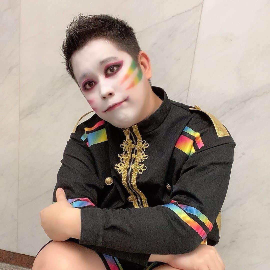たっしーのインスタグラム：「寒くなってきたね😂 ＊ #モノクローン #虹色担当 #たっしー #アイドル」