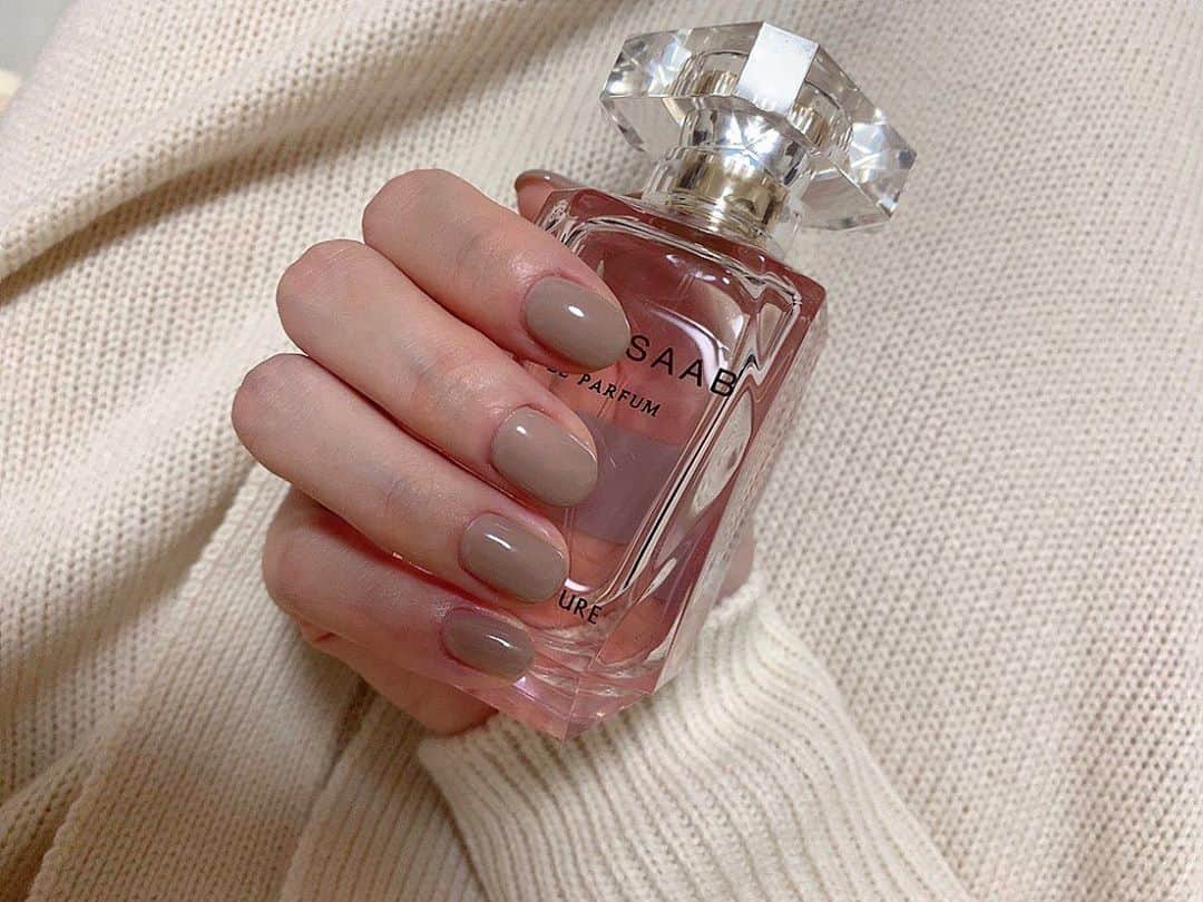 Laraのインスタグラム：「昨日してもらいました💅💖 ナチュラルで秋ぽくて めちゃカワイイ🍁🌰🌝 最後いい匂いのオイル 塗ってくれて癒された🥰 お気に入り😚💓👼🏻 DVDも見ながらしてもらえるよ~😉★ ありがとうございました(((o(*ˆωˆ*)o)))」