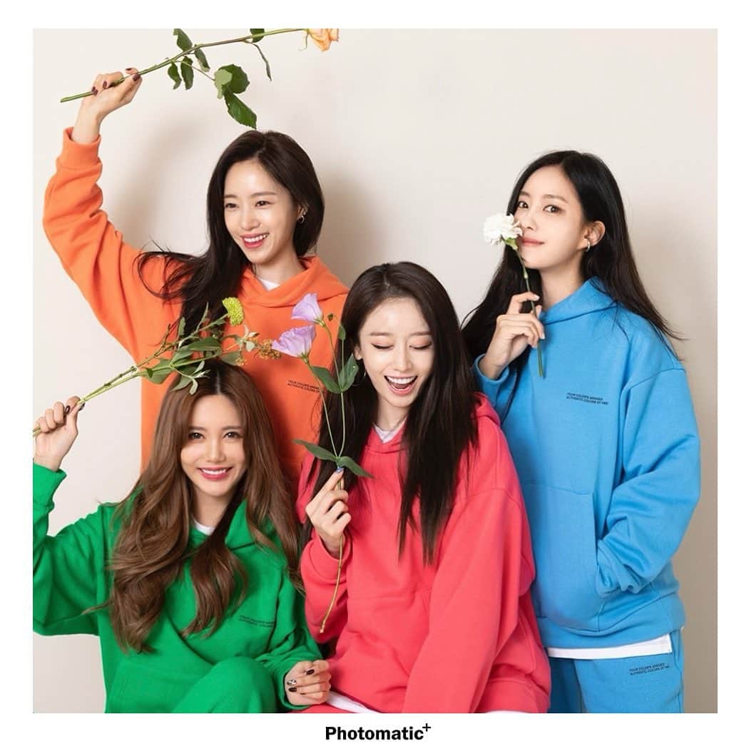 ジヨン のインスタグラム：「2020 가족사진🙊  sbs 추석특집 10월2일 밤11시 <문명특급> 본방사수!  모두 행복한 추석보내세요❤️ #티아라 #문명특급 #숨듣콘 #롤리폴리」