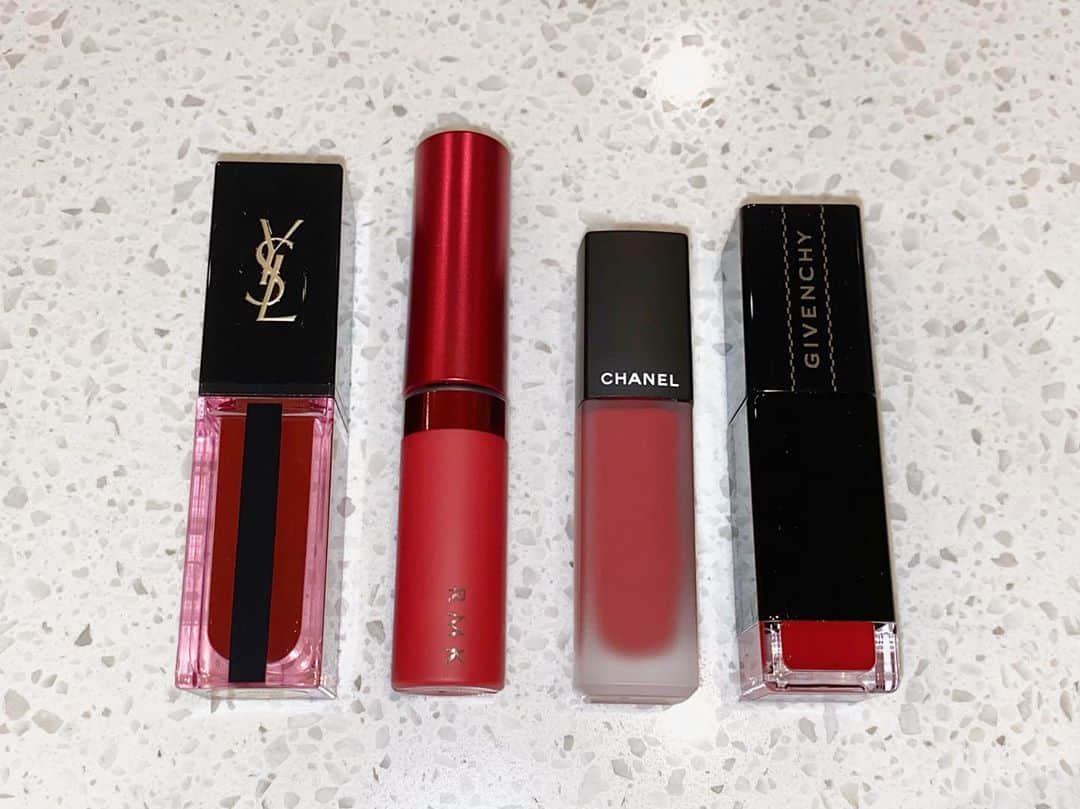 のインスタグラム：「最近のスタメン赤リップ💄🎶﻿ ﻿ ﻿ @yslbeauty  ルージュ ピュールクチュール ヴェルニ ウォーターステイン 612﻿ ﻿ @rmkofficial  タイムレス マットエフェクト リップラッカー 02﻿ ﻿ @chanel.beauty  ルージュ アリュール インク フュージョン 836﻿ ﻿ @givenchybeauty  アンクル・アンテルディ 06﻿ ﻿ ﻿ ﻿ #赤 #赤リップ #リップ #ルージュ #秋カラー #秋メイク  #コスメ #コスメマニア #コスメ好き」
