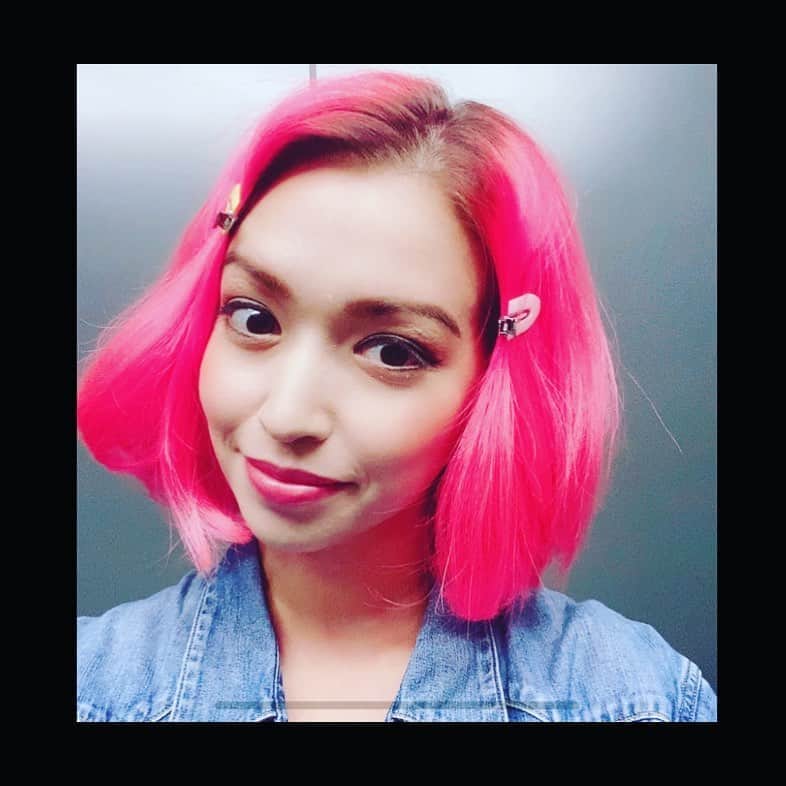 ダンドイ舞莉花のインスタグラム：「昨日は  久しぶりすぎる撮影。  久しぶりすぎる「おはようございます」って言って入るスタジオ。  久しぶりすぎるお仕事の現場。  そして、 久しぶりすぎる〜情報解禁〜のお知らせができるまでもうしばらくお待ち下さい！！  #pinkhair #musical #theatre #japan #tokyo」