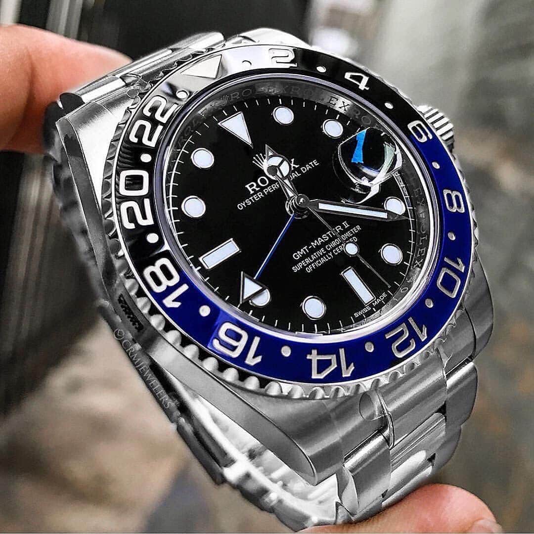Daily Watchさんのインスタグラム写真 - (Daily WatchInstagram)「The discontinued Rolex GMT-Master II Batman 🔵⚫️ Photo by @crmjewelers」9月30日 5時56分 - dailywatch