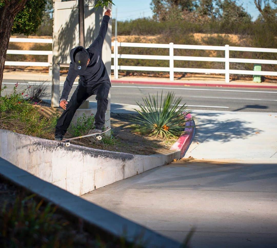 ケビン・ホーフラーのインスタグラム：「📷 @shigeophoto #SkateboardingIsFun」