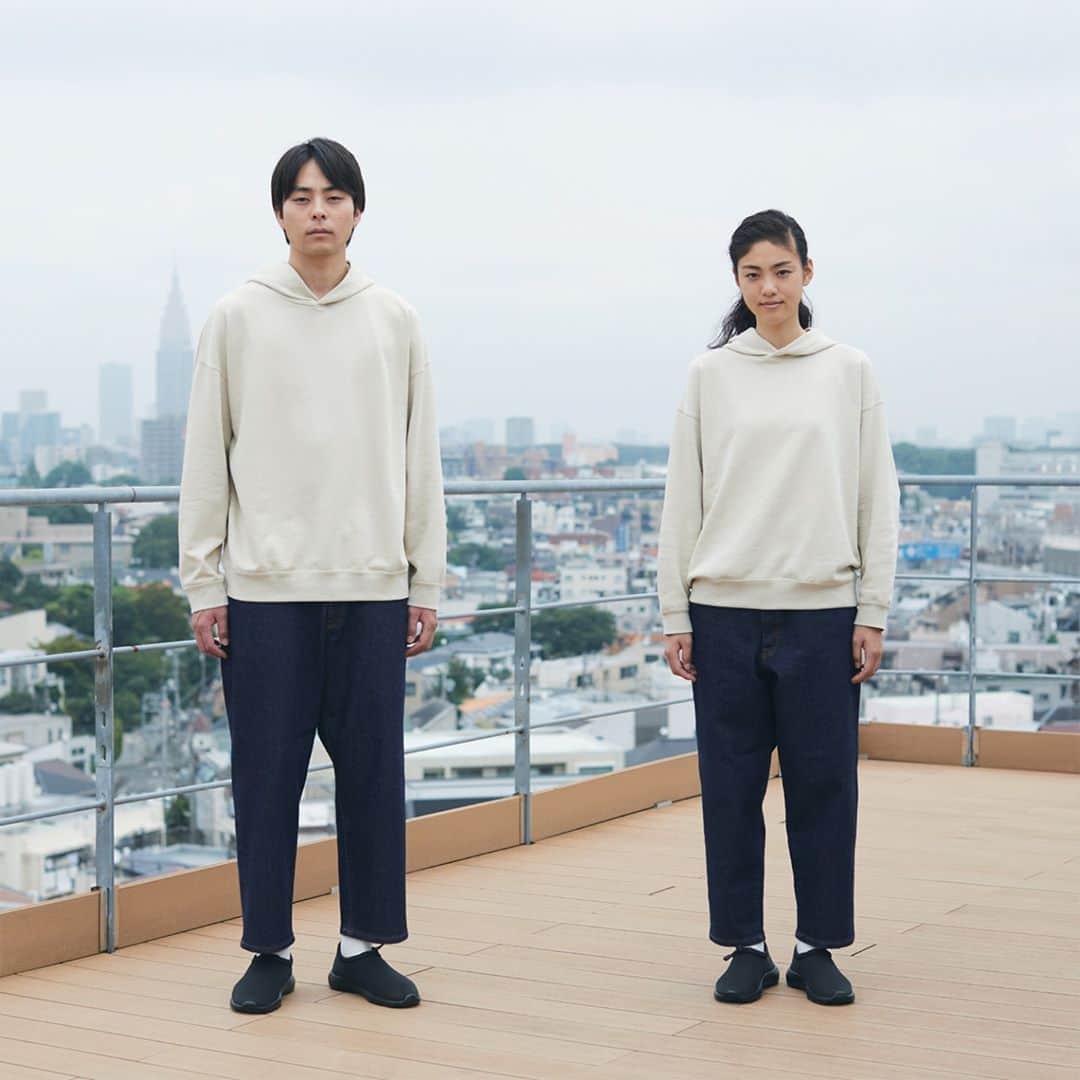 MUJI USAさんのインスタグラム写真 - (MUJI USAInstagram)「A tightly knit fleece material wound into a moderate thickness, resulting in a sweatshirt that is perfect for casual wear every season.   MUJI Labo is a laboratory based on the concept of keeping distance from unnecessary embellishments in apparel, and focuses on designing unisex basic wear that is suitable for all ages and silhouettes. This is where the future essentials of MUJI apparel is created. The August and September MUJI Labo collections are now available exclusively at MUJI Fifth Avenue and online.」9月30日 7時01分 - mujiusa
