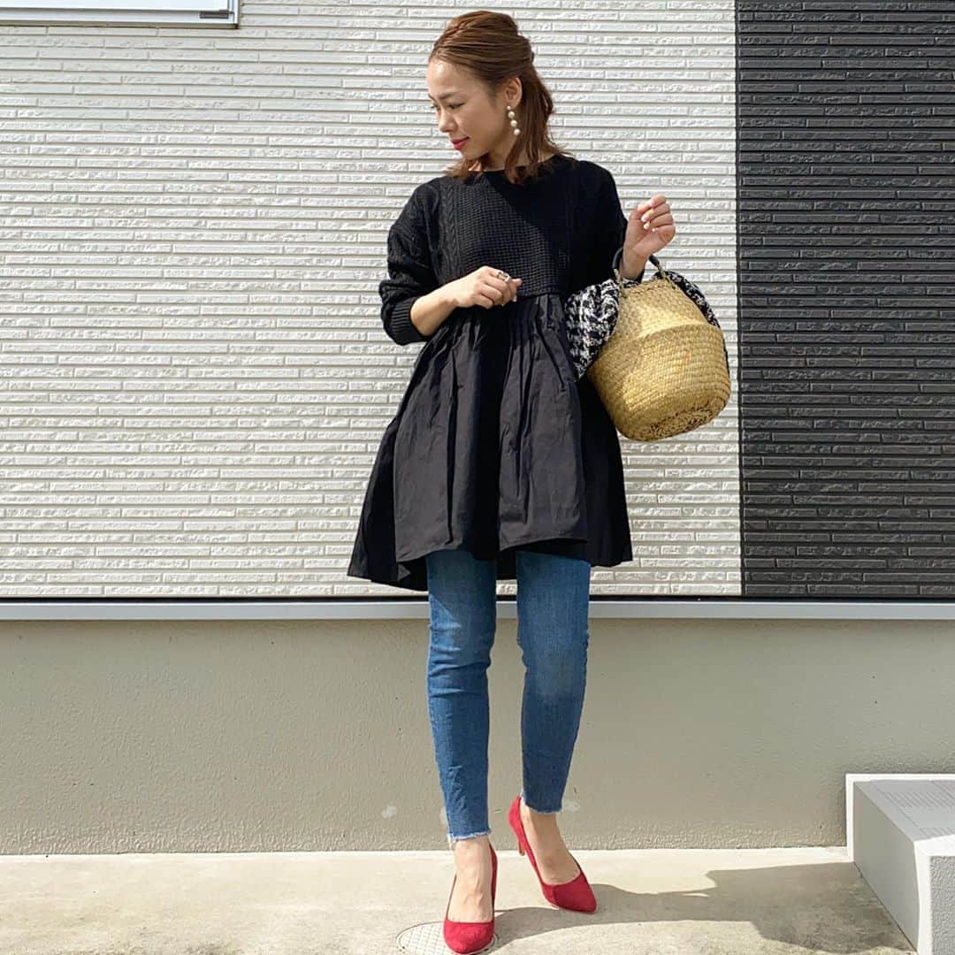 のインスタグラム：「おはよ🐔 今日も元気に頑張ろ💪 ______________________________ @mite__official  さんミニワンピ👗💕 ワンピでは着れないからスキニーで👵💘 pants／#zara bag／ @hansry.japan  shoes／#randa pierce／#keimade ______________________________ #locari#mamagirl#大人カジュアル#着回しコーデ #ママコーデ#カジュアルコーデ#153cmコーデ#大人ファッション#アラフォーコーデ#codenate#デニム #ダイエット中 #おちびコーデ#オトナカジュアル#ママファッション #大人コーデ #低身長コーデ #秋服 #きれいめカジュアル#ザラジョ#ミテガール#ミテジョ#プチプラコーデ#秋コーデ#ミディアムヘア#スキニー」