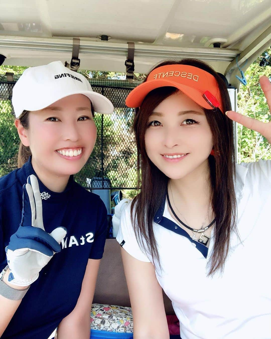 mikaさんのインスタグラム写真 - (mikaInstagram)「♥︎︎∗︎*ﾟ 2サムラウンド⛳️ ． お互いお初のコース&カート手動 2人でてんてこまいww ． ゆっくり話する時間もなく、 あっという間に終わっちゃった😂 たくさん笑ったけどね♬ ． ． 今度はリモコンのカートのとこ行こ♡w ． #2サム #女子ラウンド #楽しい #一瞬でおわった #結局いつもゴルフの話 #ゴルフ好きすぎ😂 #ゴルフ #golf  #高尔夫 #골프#ゴルフ女子 #golfgirl #골프여자 #女子ゴルフ #golstagram#instagolf  #インスタゴルフ #golfstagram #インスタゴルフ #golflove #ゴルフ大好き #ゴルフ最高 #ゴルフ上手くなりたい #みかゴルフ #mikagolf」9月30日 7時20分 - _mika.___