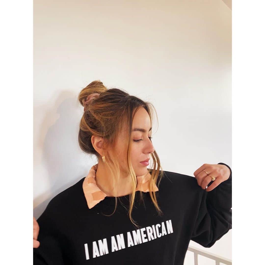 クロエ・ベネットのインスタグラム：「The Matsuda family posted this sign outside their store in 1942, as they were being forcibly evacuated and moved to incarcerated camps for being Japanese American. Asian Americans no longer have to prove their Americanness. We are redefining and writing our own narrative on what it means and looks like to be an American, starting with this election. thenew.vote ——  We at @runaapi joined forces with the undeniably fierce team over at @phenomenal to bring you this sweater, inspired by the Matsuda sign. ——   (A cute, oversized, socially conscious, politically active, cozy look for fall? Yess pleaseee.)」