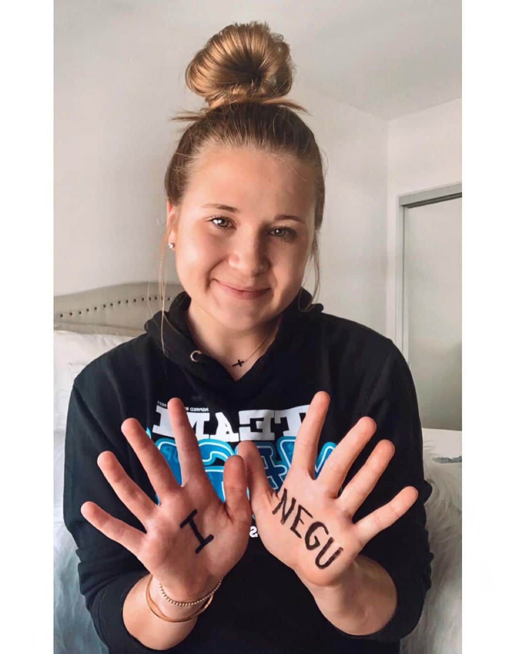 マディソン・コシャンのインスタグラム：「••Never Ever Give Up•• #iNEGUchallenge」