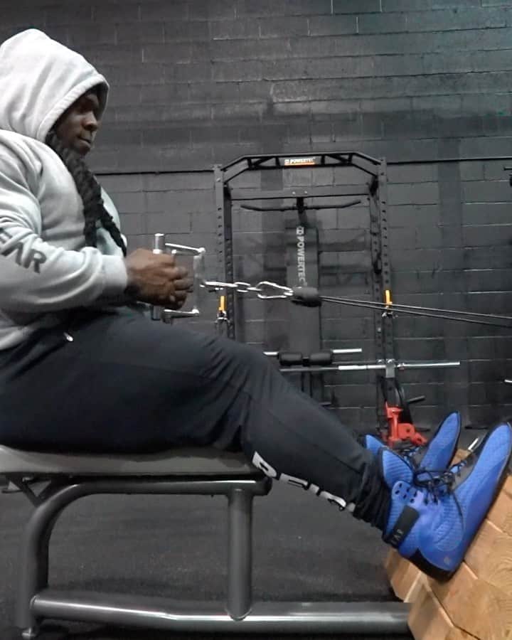 カイ・グリーンのインスタグラム：「Forget the details just start taking action. Position yourself properly and go out there and take that first step no matter how small or large it may seem. Planting our feet firmly in these new @ryderwear Dmaks, not only is this footwear designed specifically for lifting but are also lightweight, flat soled, and provide max ankle suppor. Lace up a pair and let me know what you guys think! Go check em out right now! .. Click The Link In Bio Use Code: KAI10 Website: www.ryderwear.com/kai」