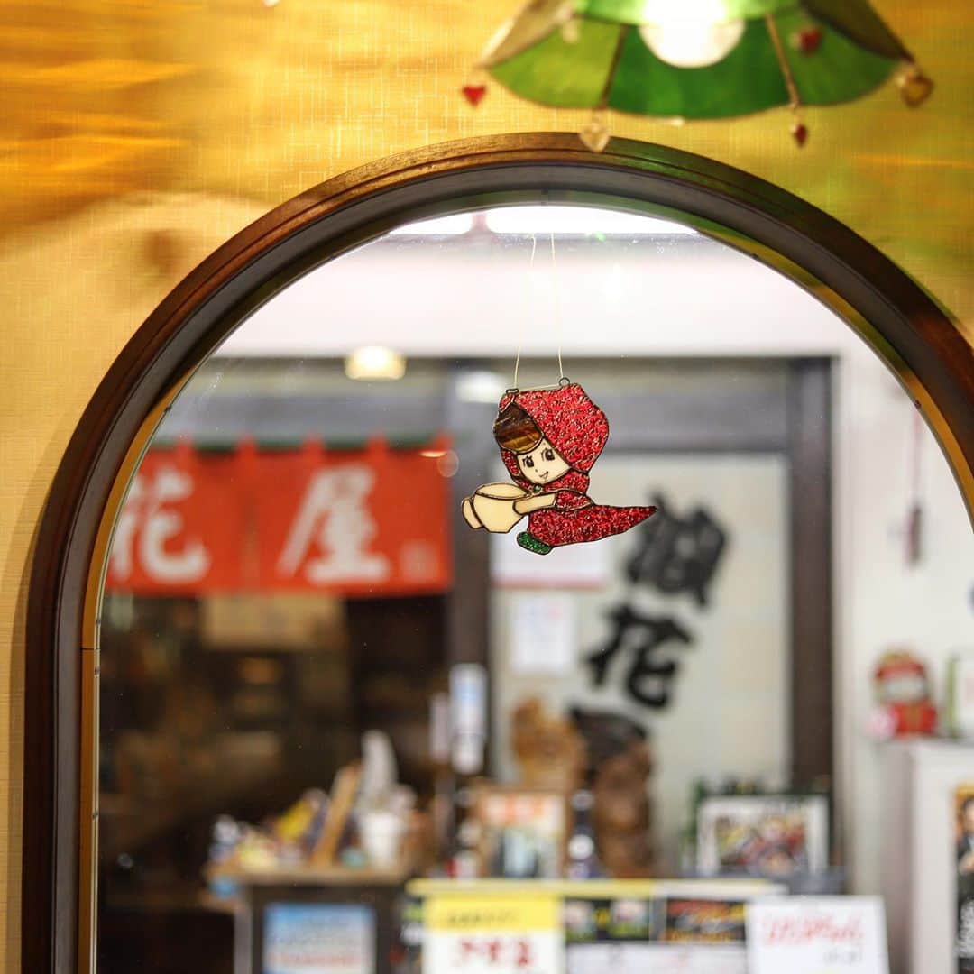 きょん。さんのインスタグラム写真 - (きょん。Instagram)「.  .  珈琲スカーレット  船場センタービル地階 "地域最安値”を掲げた モーニング。  至るところで 目が合うマコちゃんと 店内で たばこが販売されている光景に、 くすぐられました、喫茶心。  #珈琲スカーレット#osaka#breakfast」9月30日 7時59分 - kyon_tokiiro