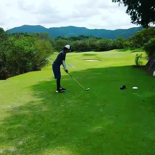 苅羽悠のインスタグラム：「yesterday  short hole 157yard 1 on 3putt。。。  #golf #golflife」