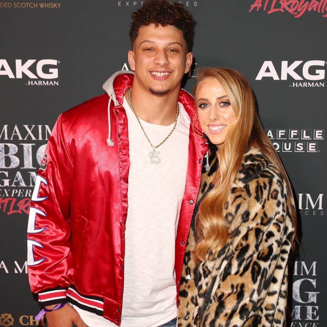 E! Onlineさんのインスタグラム写真 - (E! OnlineInstagram)「Kansas City just got its newest fan! One month after getting engaged, Chiefs QB Patrick Mahomes announced he and his fiancé Brittany are expecting their first little one. 💕👶 (📷: Instagram)」9月30日 8時15分 - enews