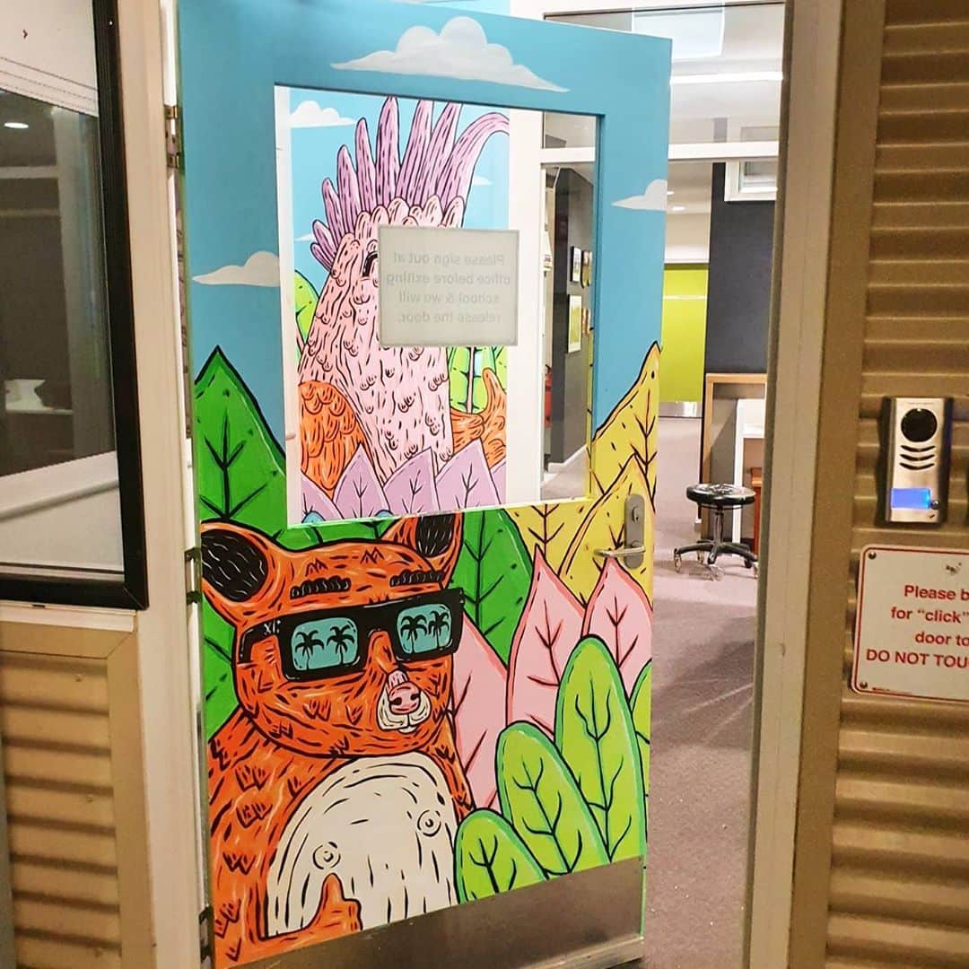 MULGAさんのインスタグラム写真 - (MULGAInstagram)「Sweet as to add some colours and characters to the walls and doors of The Crescent School in Goulburn.⁣ ⁣ #mulgatheartist #bigmerino #goulburn #schoolmural」9月30日 8時34分 - mulgatheartist