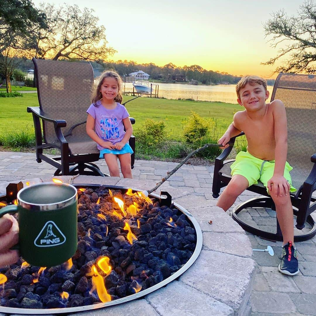 バッバ・ワトソンさんのインスタグラム写真 - (バッバ・ワトソンInstagram)「It’s #NationalCoffeeDay... but maybe we’ll roast marshmallows too!! #PingMug」9月30日 8時55分 - bubbawatson