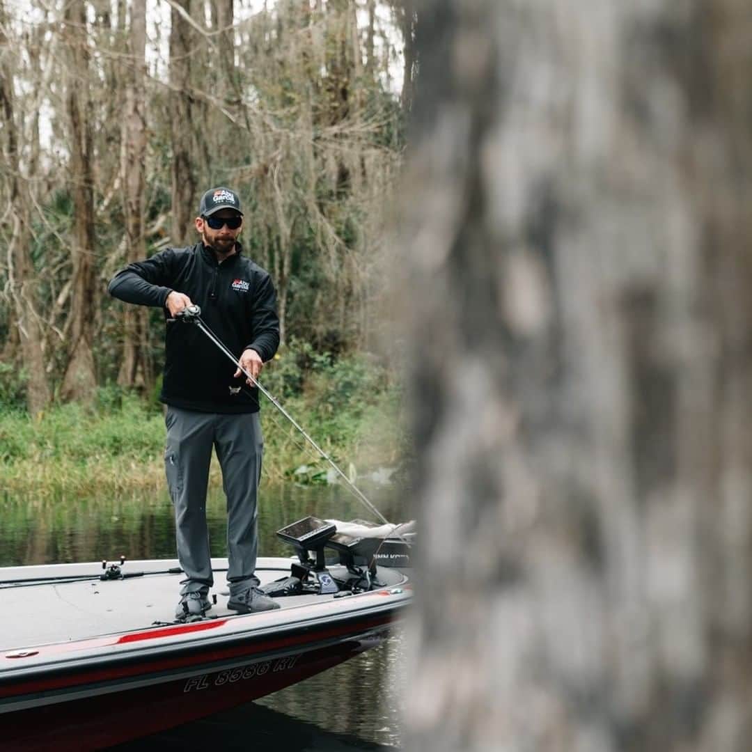 のインスタグラム：「Lightweight. Compact. Smooth. The ZATA makes putting your bait in those hard to reach target zones effortless. #AbuGarcia #ZATA #Fish2Win」
