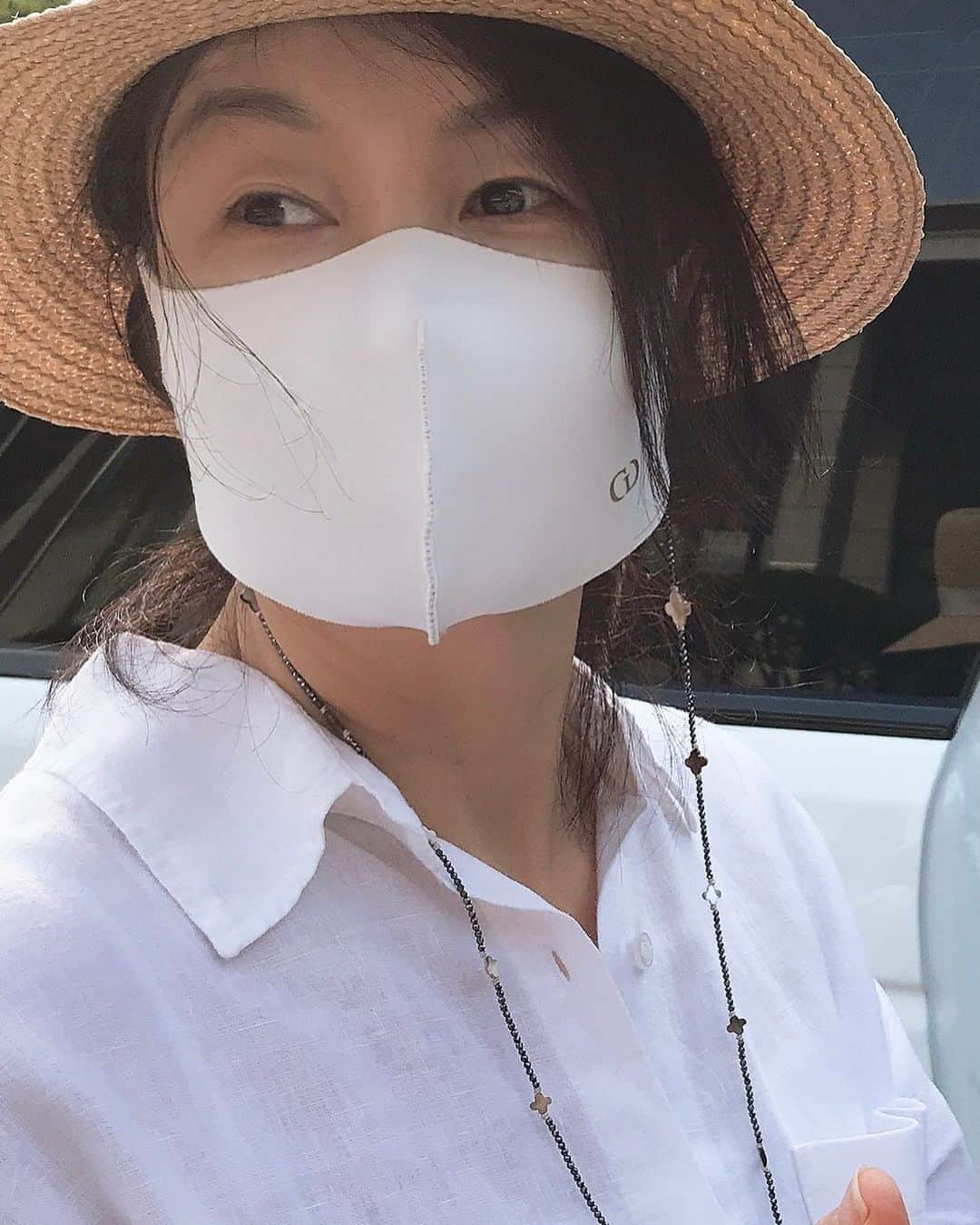 キム・ミスクのインスタグラム：「오늘 아침 출근 길...^^ 좋은 추석 연휴 보내세요~~~!! ⠀ -H3 ⠀ #김미숙 #kimmisook #김미숙의가정음악 #가정음악」