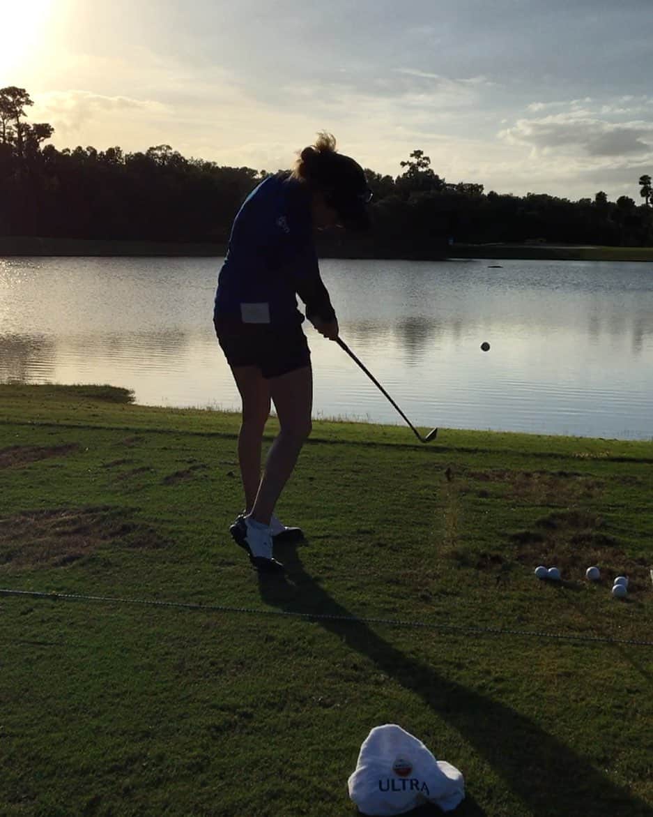 アレハンドラ・ジャネサのインスタグラム：「A few of my favorite things 🌞⛳️🌊 @amstelultra #esamstelultra」