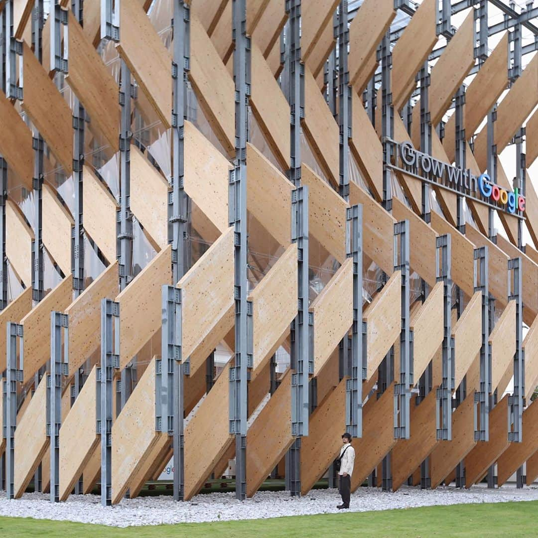 川内悠子のインスタグラム：「* CLT Park Harumi #隈研吾 #KengoKuma  #architecture #archilovers #archdaily #archhunter #buildingstyles_gf #buildinglover #CLTParkHarumi #CrossLaminatedTimber #GrowwithGoogle #三菱地所 #建築探偵」