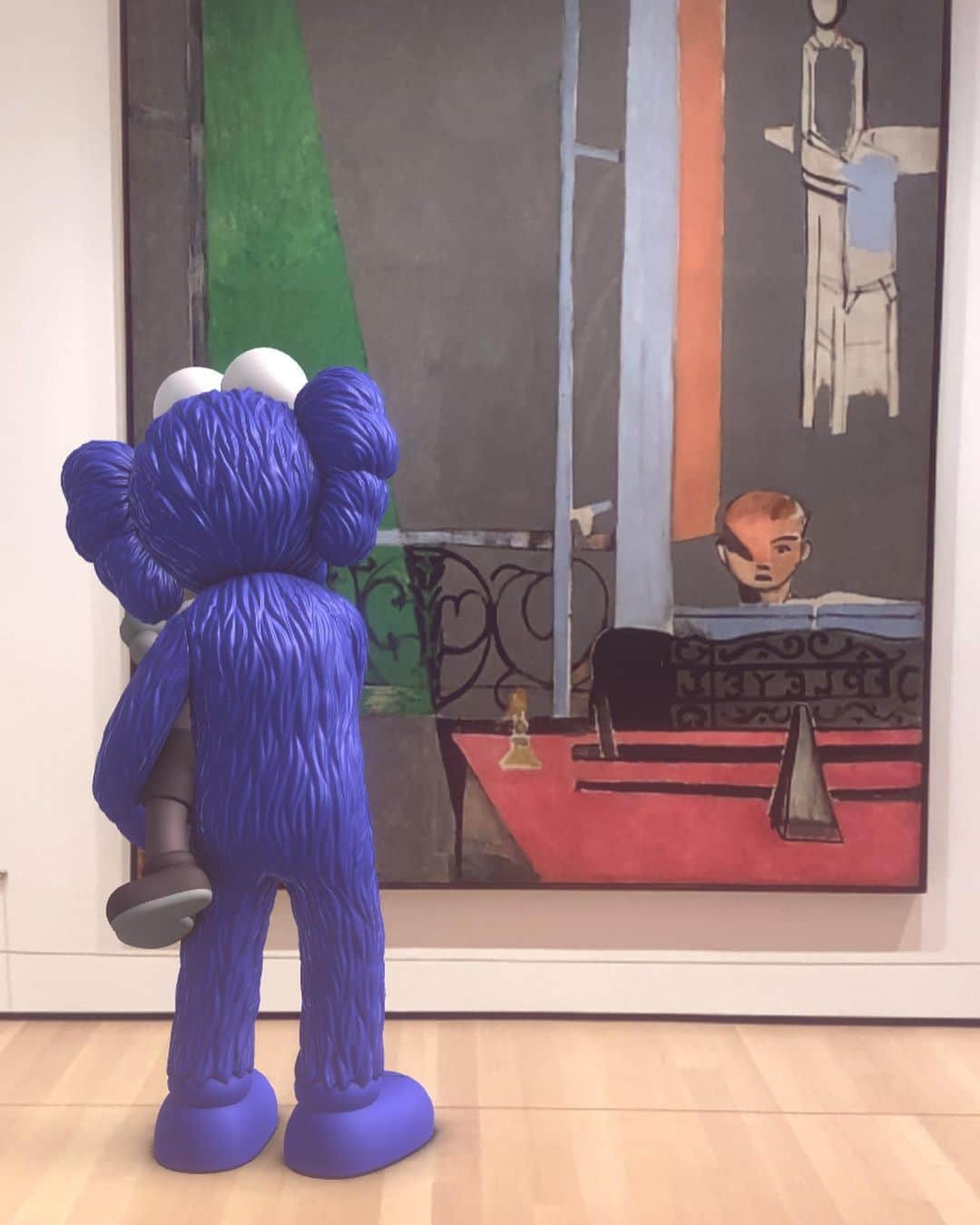 KAWSONEさんのインスタグラム写真 - (KAWSONEInstagram)「I visited @themuseumofmodernart for the first time in six months. It’s was quiet so I could let TAKE walk the galleries without being bothered... #KAWS @acuteart_  #HenriMatisse #WilliamEdmondson #PhilipGuston #augmentedreality」9月30日 9時28分 - kaws