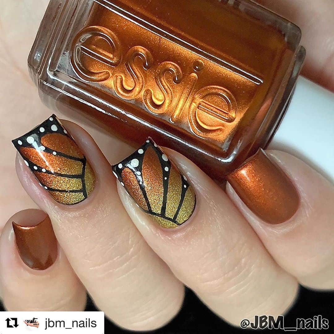 Nail Designsさんのインスタグラム写真 - (Nail DesignsInstagram)「Credit: @jbm_nails  ・・・ ••𝕄𝕠𝕟𝕒𝕣𝕔𝕙 𝕄𝕒𝕟𝕚•• • ✔️ʙᴀsᴇᴄᴏᴀᴛ: Smooth-e Ridge Filling ✔️ᴍᴀɪɴ ᴄᴏʟᴏʀ: #🔜 ✔️ᴍᴏɴᴀʀᴄʜ: #🔜 • #MillionMileHues • B&W Acrylic Paint by @applebarrelcrafts  ✔️ᴛᴏᴘᴄᴏᴀᴛ: Gel Couture • **all @essie polishes** —————————————————— #essie #essielove #nails #nailsnailsnails #nailaddict #nailart #nailartdesign #naildesign #nailblogger #nailsdid #nailfie #nailinspo #nails2inspire #nailpolish #nailpolishaddict #nailsoftheday #nailsofinstagram #nailstagram #instanails #freehandnailart #handpaintednailart #monarchnails #butterflynails #nailspafeature #nailitdaily #gobeyondthebottle #eccfeature #JBM_nails」9月30日 9時30分 - nailartfeature