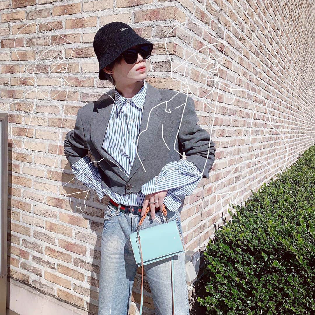 のインスタグラム：「@charleskeith_jp   There are various designs of this brand, and they are unique and my favorite!   #charlesandkeith  #오오티디　#데일리록」
