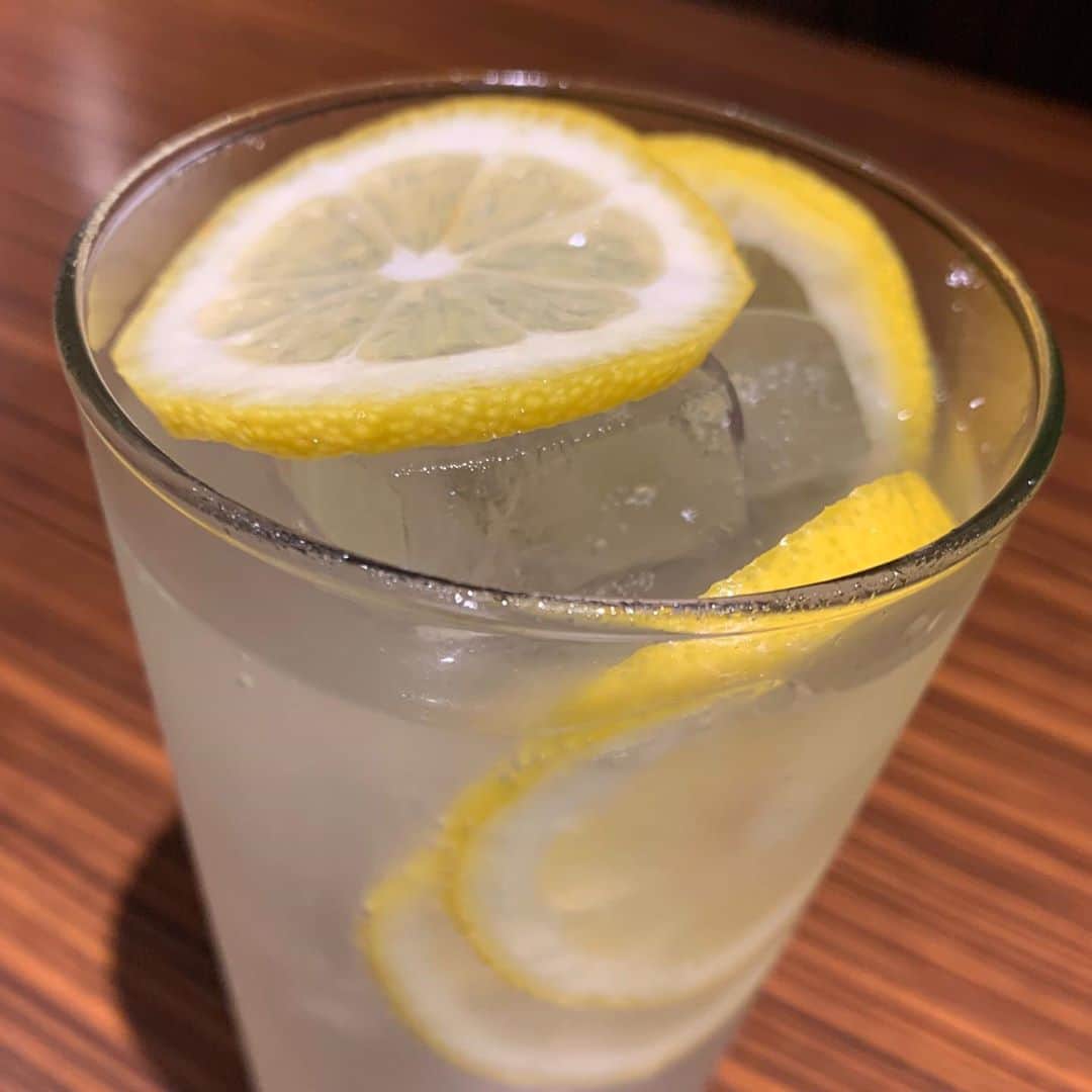 大衆鉄板 焼くん場 ―YAKUNBA―さんのインスタグラム写真 - (大衆鉄板 焼くん場 ―YAKUNBA―Instagram)「いつも「焼くん場」をご贔屓にして下さってるお客様、お世話になっております。この度「焼くん場」ですが、10月2日よりお店の名前が変わります🙇‍♂️  10月2日からは、梅田にあります竹内酒造の姉妹店の、「ネオ大衆酒場　ぽんシュワ」になります✨  🍶ネオ大衆酒場 『ぽんシュワ』 @ponshuwa_tennouji   竹内酒造直営店の「日本酒サワー」が飲めるお店です✨  日本酒好きな方にも、日本酒は、、、という方にも楽しんで頂けるお店を目指しています😋  お近くに寄られた際には是非😆💕 竹内酒造直営だからこその価格で、純米大吟醸も楽しんで頂けます！！  今後ともご贔屓によろしくお願いします🥰  #ぽんシュワ  #竹内酒造  #日本酒女子  #日本酒女子と繋がりたい  #日本酒好き  #日本酒サワー  #ポン酒タグラム  #ポン酒  #ネオ大衆酒場  #ネオ大衆居酒屋  #天王寺グルメ  #天王寺グルメ穴場  #天王寺グルメ巡り  #天王寺居酒屋  #あべのキューズモール すぐ近く #あべのグルメ  #可愛い  #イラストグラム」9月30日 15時02分 - yakunba_abeno
