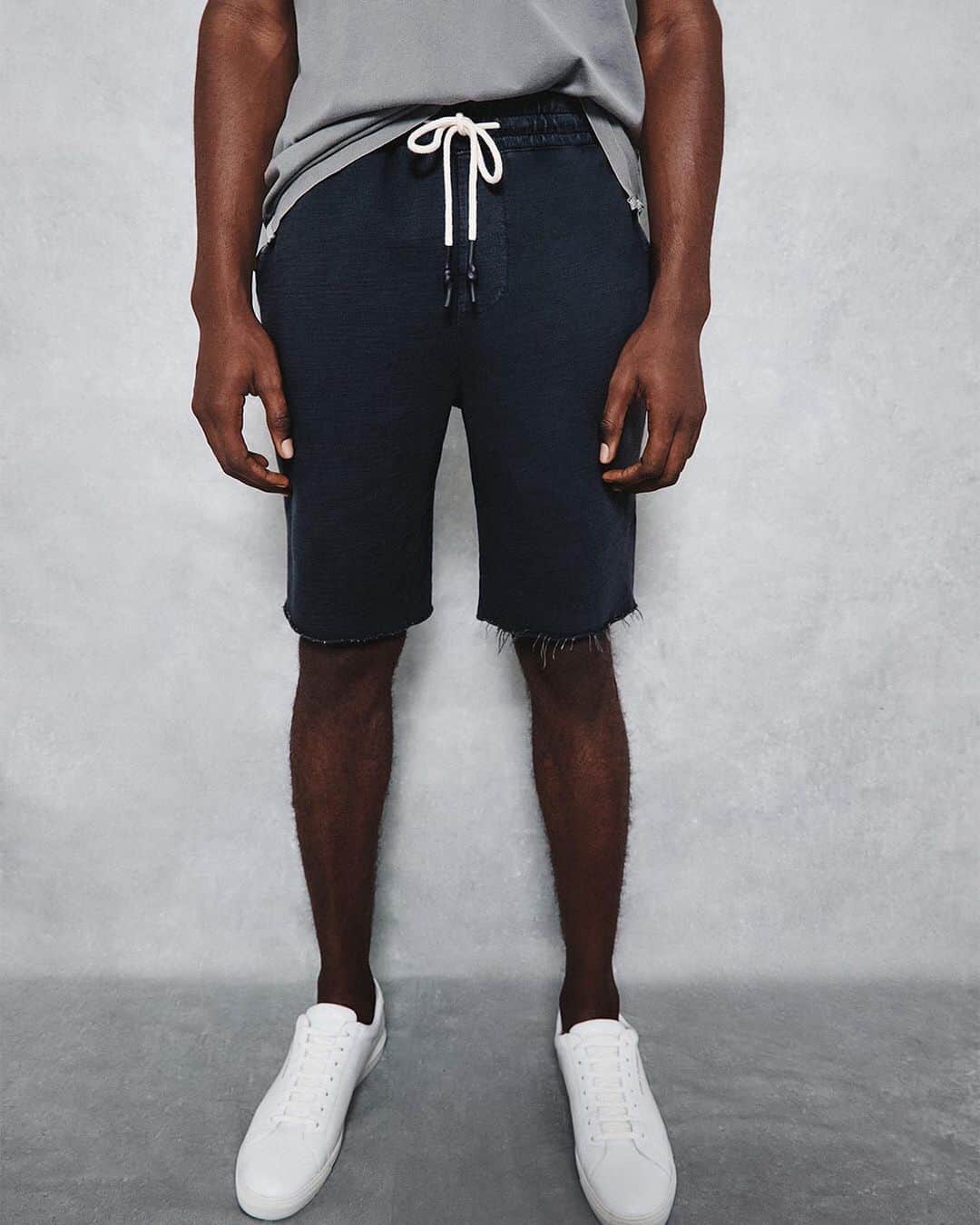 アドリアーノゴールドシュミットのインスタグラム：「Dressing like it's 2020 and climate change is real. The new Klay Terry Short, made for lounging and exceptionally well suited for Zoom meetings.」
