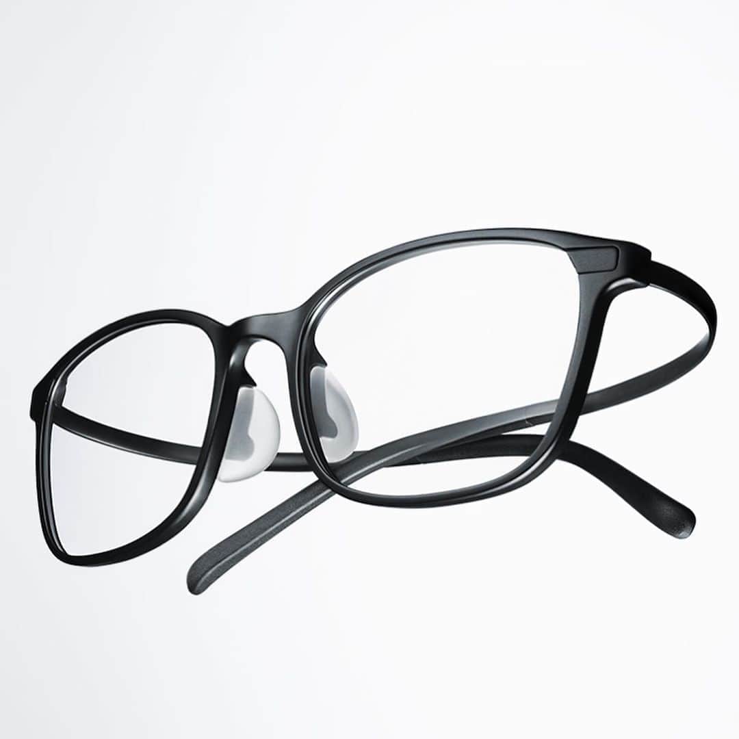 JINSのインスタグラム：「The Airframe with an improved fit and comfort -- introducing AirHingeless.  The temple has a shape that comfortably wraps around the head. Designed with no hinge, it's where convenience meets style - you no longer need to go out for a frame adjustment. It's also flexible yet elastic and durable. By using a plug-in type silicon pad for the nose pad, the nose contact area is increased with ultra comfort in mind, and it has the property of being non-slip.  With minimal sleek colors and shapes, these glasses allow you to enjoy your lifestyle, whether working from home or out and about. Shop now at jins.life/airhingeless」