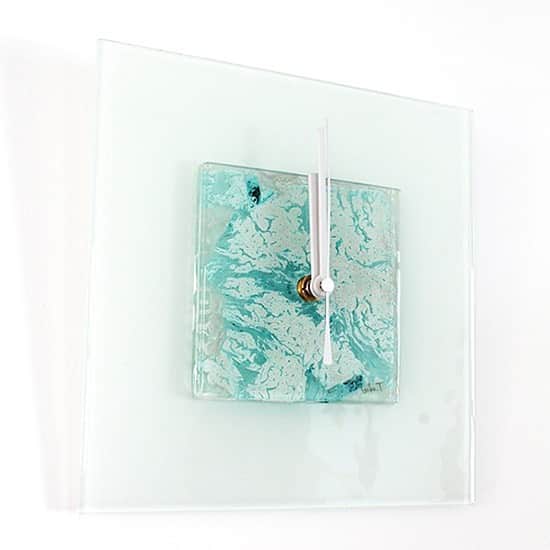 comb de shioさんのインスタグラム写真 - (comb de shioInstagram)「時計から、アートのある生活、はじめませんか？  glass art clock by Isako TODA﻿ ﻿ #アートのある暮らし ﻿ ------------------------﻿ 【作品リスト】﻿ ﻿ ■ ガラスアート時計・「雪の結晶」 C_190320  オンラインショップ掲載中 ﻿ ﻿ #combdeshio﻿ #コムデシオガラス ﻿ #コムデシオ ﻿ #ガラス作家杜多一菜子﻿ #三重県  #三重県津市  #インテリア好きな人と繋がりたい﻿ #インテリアデザイン﻿ #おしゃれインテリア #インテリアアート #壁掛けインテリア #おしゃれな部屋  #抽象画アート #寝室インテリア  #壁掛け時計 #ガラス時計 #新築祝いのプレゼント #結婚祝いのプレゼント  #おうち時間を楽しむアイテム ﻿#インテリア時計  #artist  #interiorart #interiorartwork #artclock #glassclock #japanesecraft #clock」9月30日 10時12分 - comb_de_shio