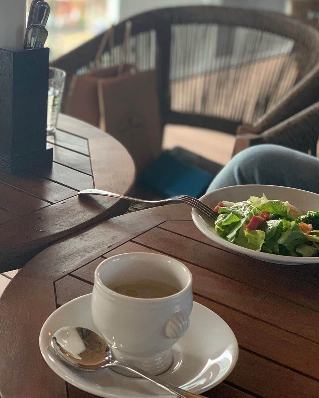 沢瀉美緒さんのインスタグラム写真 - (沢瀉美緒Instagram)「※ The nostalgic place has been renewed✨ . 入社以来、よく通ったベルコモが 装い新たに生まれ変わったのでランチに✨ . 遅い遅いランチになってしまった時 よく行ってたコバララヘッタや しゃぶしゃぶ、懐かしいねって言いながらの ランチタイムでした😋 . パオラフラーニのお店や、 ディーンアンドデルーカ リナスサンドイッチも懐かしい😂 . ランチメニューはアジアンが多かった印象で 私はガパオをオーダーしました🥄 . さっちゃん、Fくんまた行こう☕️ . . #belcomo #ベルコモ #青山ベルコモンズ  #lunch #ランチ #omotesando #表参道」9月30日 10時13分 - mio_omodaka