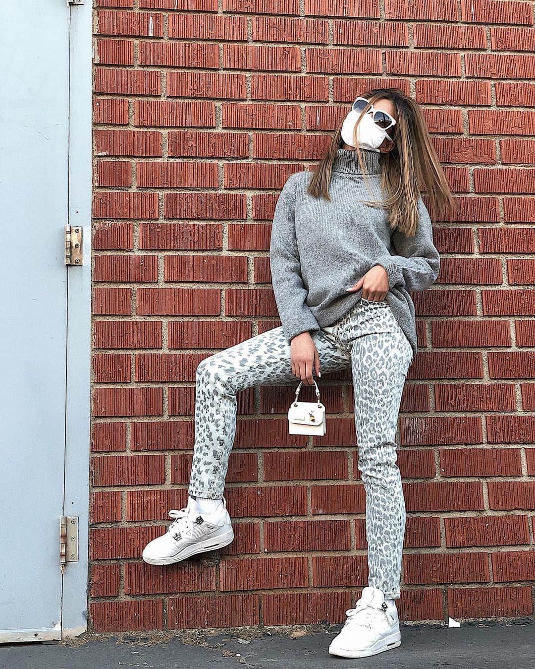 2nd STREET USAさんのインスタグラム写真 - (2nd STREET USAInstagram)「Maison Margiela Wool Sweater size S $99 Current Elliot Pants size 24 $69 Prada Sunglasses $109 Prada Mini bag $199  Available online and at our Torrance location! 😤🧚🏽😙👌🏾🤫🤠  #sustainablefashion #secondhand #sustainability #maisonmargiela #mm6 #prada #johnelliot #currentelliot #puremoney4s #minibag #lior #streetwear #fashionstyle #fashion #2ndstreet #cutie」9月30日 10時21分 - 2ndstreetusa