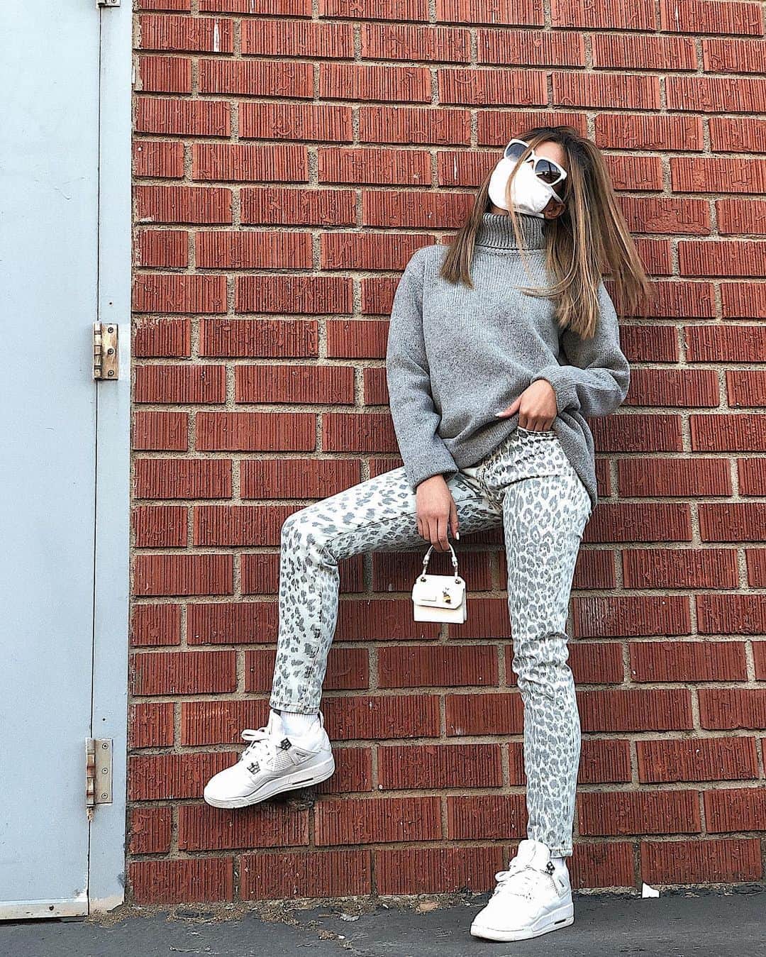のインスタグラム：「Maison Margiela Wool Sweater size S $99 Current Elliot Pants size 24 $69 Prada Sunglasses $109 Prada Mini bag $199  Available online and at our Torrance location! 😤🧚🏽😙👌🏾🤫🤠  #sustainablefashion #secondhand #sustainability #maisonmargiela #mm6 #prada #johnelliot #currentelliot #puremoney4s #minibag #lior #streetwear #fashionstyle #fashion #2ndstreet #cutie」