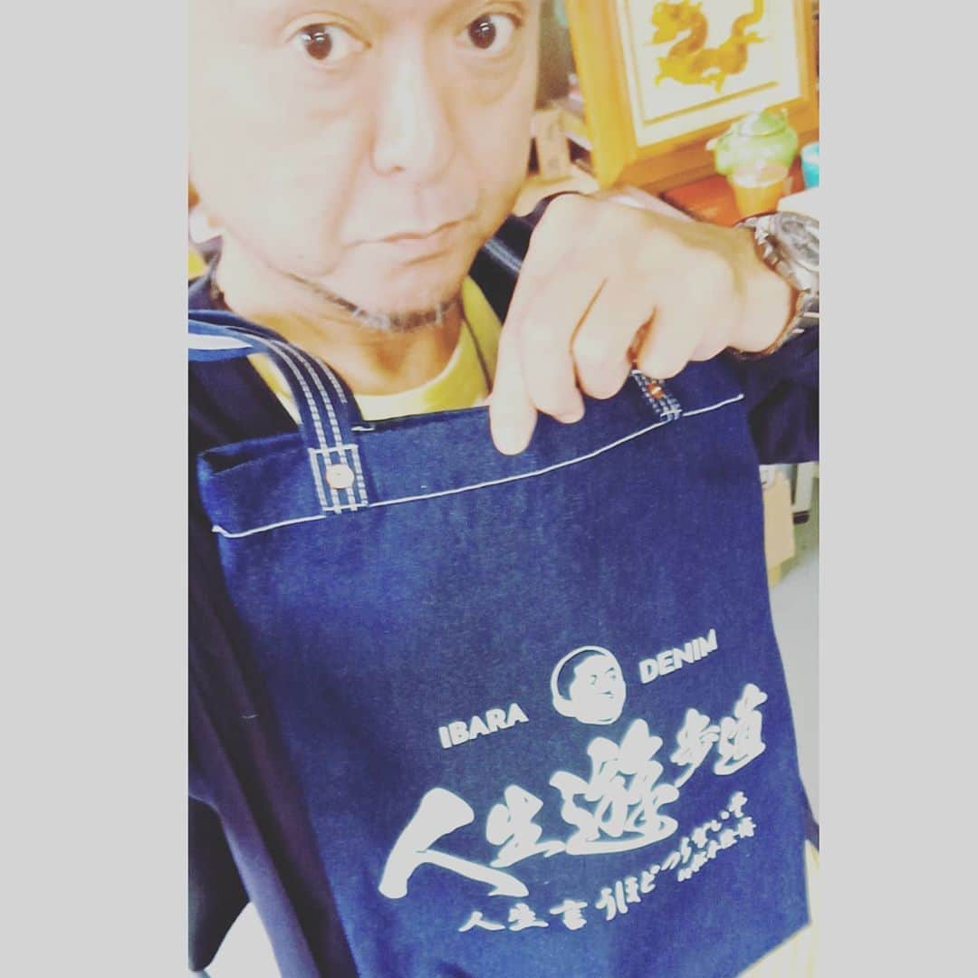松本隆博のインスタグラム：「。 最高品質の素晴らしい！ トートーバッグ出来ました (˙◁˙)！ 世界が誇る井原デニム！ 日本一の生産量はここ 岡山県井原市なんだ。 なんとご好意で大変お買い得 にて販売します！ 初回販売は10/3京都南丹市 で販売スタートです お楽しみにー(^○^)  限定200枚、 販売価格は3000円。 見て触ったらわかるよ (^-^)  ～人生遊歩道～ 松本隆博」