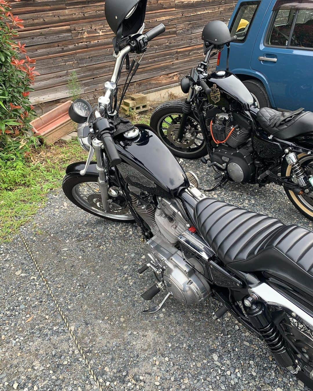 平田裕一郎のインスタグラム：「奥多摩までツーリング行ってきました。  バイク乗る時、ライダース1枚で十分だと思って行ったら、奥多摩湖の気温15°でかなり寒かった。。笑  ツーリング日和になってきたから 次はどこに行こうかな。  #ハーレーダビッドソン  #harleydavidson  #ツーリング  #奥多摩  #蕎麦」