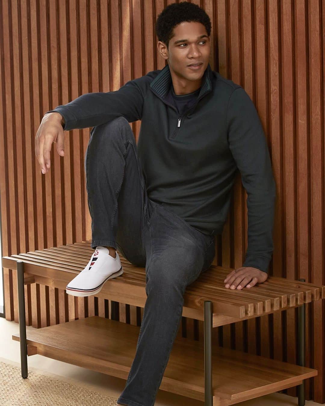 ペリーエリスのインスタグラム：「Elevate your every day with lightweight layers made from a soft cotton blend. #LifeReadySince1976」