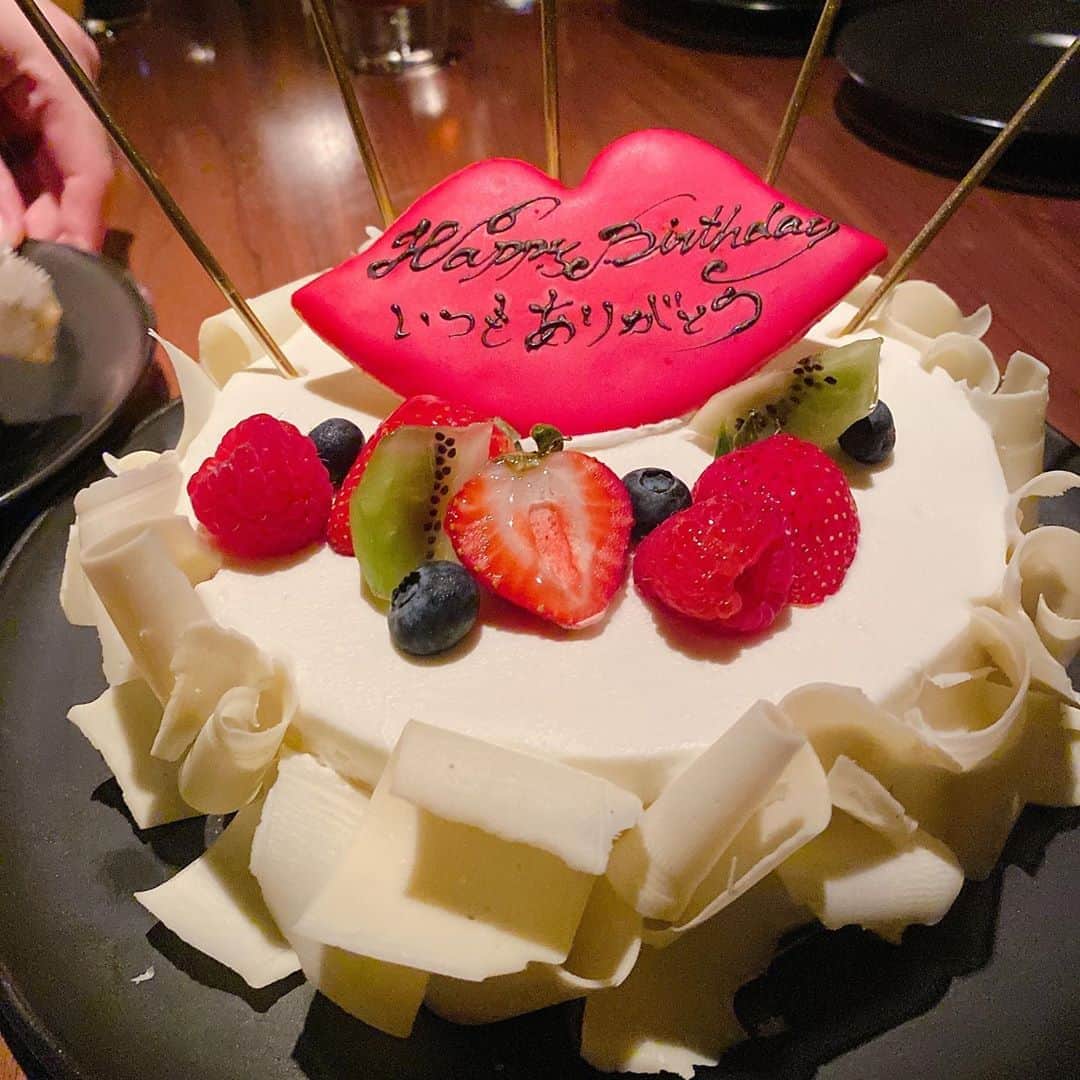 舞香さんのインスタグラム写真 - (舞香Instagram)「MAIKALAND京都会💕  みんながサプライズケーキを用意してくれててめっちゃ感激したよ(๑˃̵ᴗ˂̵)✨  本当にみんなかわいらしくて良い子でほっこりする☺️♨️  つくってよかったMAIKALAND😆🙌  #京都  #女子会  #サプライズケーキ  #嬉しかった  #オンラインサロン  #maikaland  #魔法ガール  #ほっこり  #幸せ女子  #魔法の生き方  #舞香  #優しい世界」9月30日 10時58分 - maika.mahou