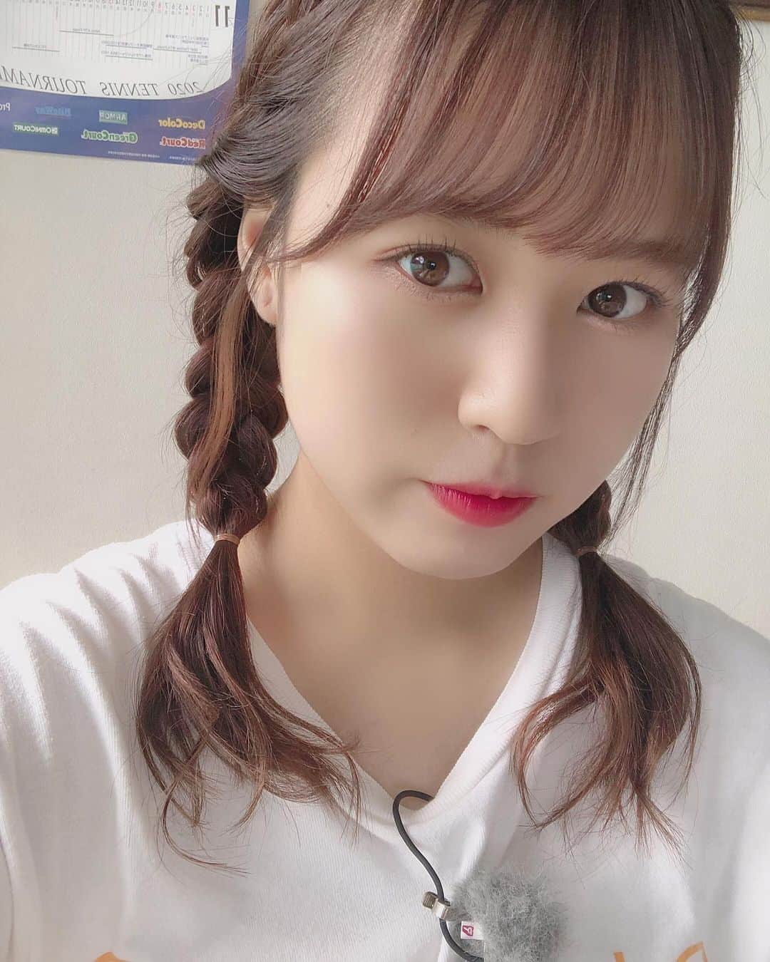 福士奈央のインスタグラム：「ㅤㅤㅤㅤㅤㅤㅤㅤㅤㅤㅤㅤㅤ 運動のロケだったから三つ編みしました👧🏻🧡 ㅤㅤㅤㅤㅤㅤㅤㅤㅤㅤㅤㅤㅤ 髪の毛の色もちょっと変えてみた！ 珍しく暖色系🍂秋ですね🎃 ㅤㅤㅤㅤㅤㅤㅤㅤㅤㅤㅤㅤㅤ ㅤㅤㅤㅤㅤㅤㅤㅤㅤㅤㅤㅤㅤ #hairstyle #haircolor #lilianbylittle #三つ編みアレンジ #ヘアアレンジ  #カシスブラウン #酸熱トリートメント」