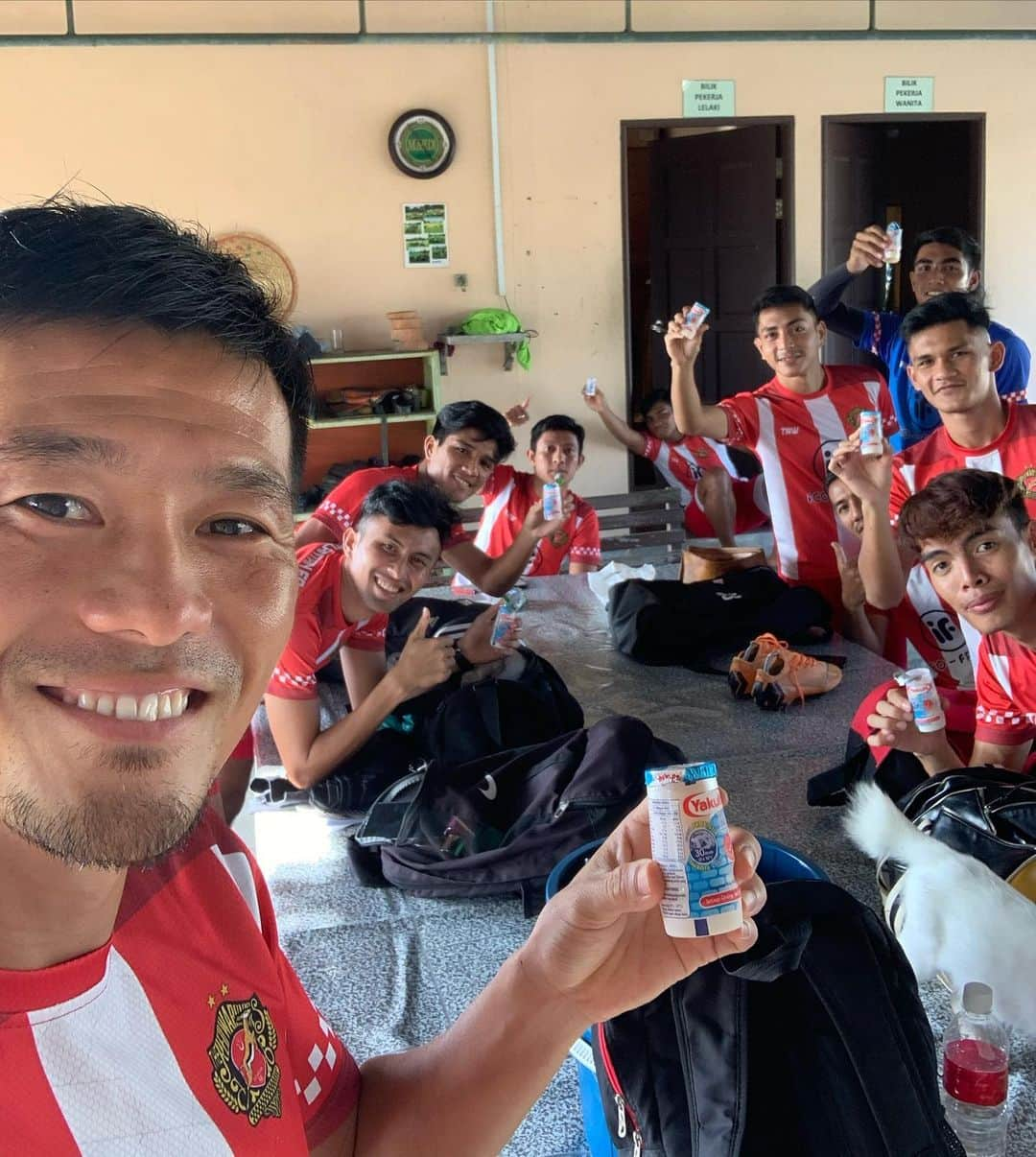 渡邉将基さんのインスタグラム写真 - (渡邉将基Instagram)「Keep in good condition🇲🇾🔴⚪️ With @yakultmalaysia  #restart #kotabharu #kelantan #kelantanfa #kelantanfafans  #trwcc #mfl #football2020 #football #enjoyfootball #malaysia #malaysiafootball #enjoyfootball #goal #kelantanfc #focus #focusourself #2gamesmore」9月30日 11時17分 - masakiwatanabe1202