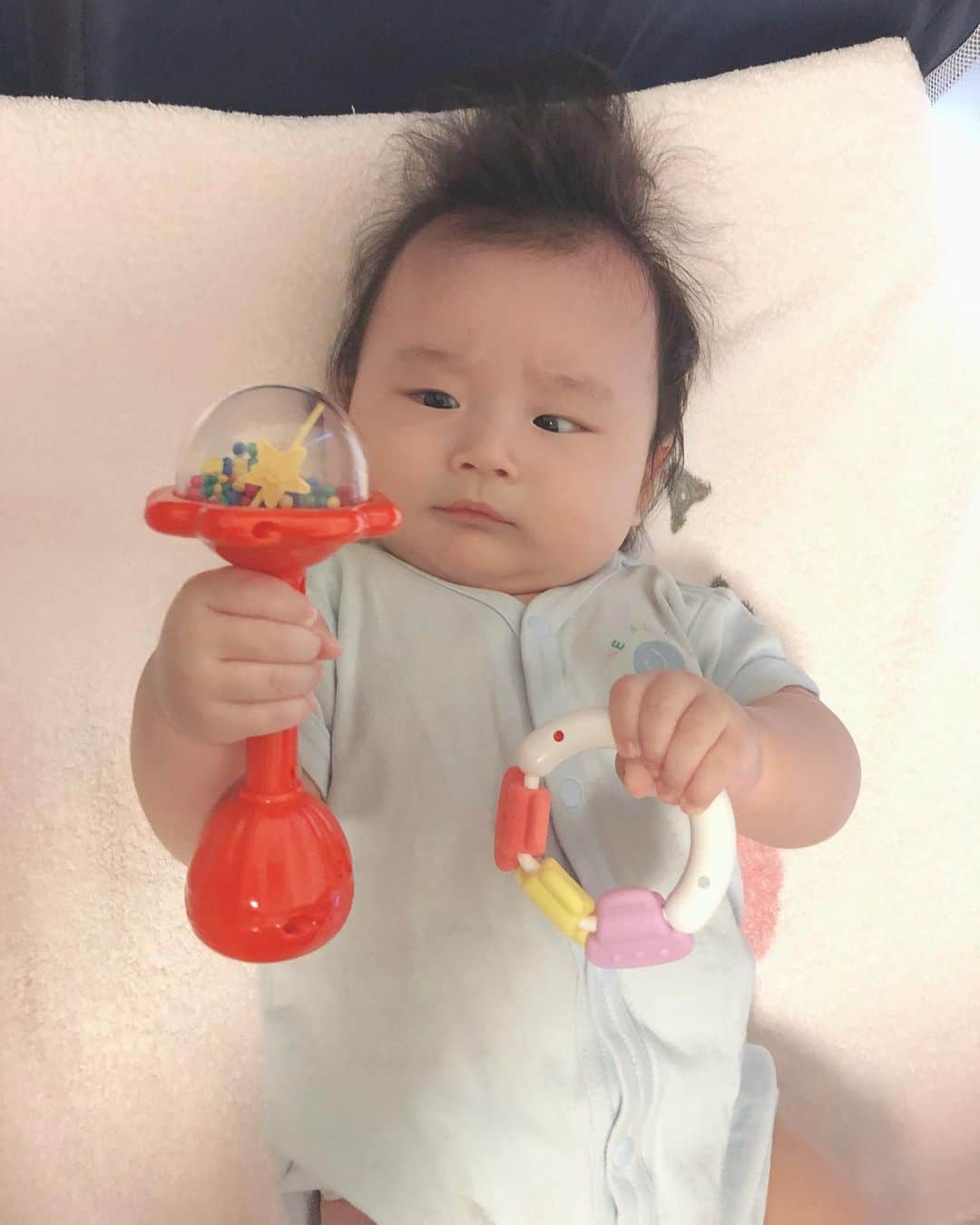 滝川りおさんのインスタグラム写真 - (滝川りおInstagram)「欲張りなお年頃👶🏻🍼💞 ・ ・ ・ #令和2年ベビー #6月生まれベビー #3ヶ月ベビー #赤ちゃんのいる生活 #赤ちゃんのいる暮らし #欲張りベビー #新米ママ #男の子ベビー #りおベビー #ベビスタグラム #親バカ部」9月30日 11時12分 - riodao.t