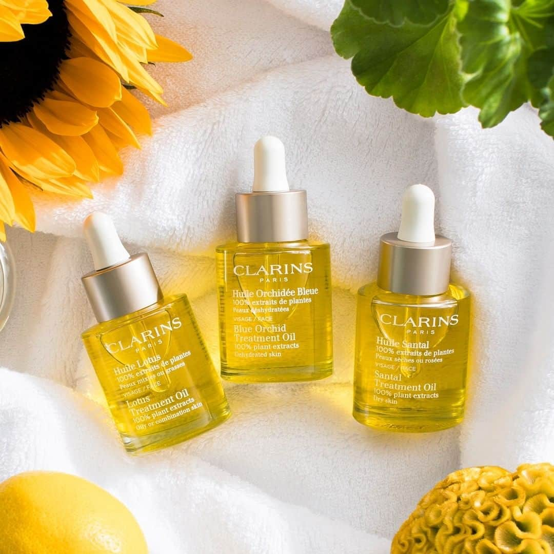 Clarins Méxicoさんのインスタグラム写真 - (Clarins MéxicoInstagram)「#ClarinsTip ¿Aún no usas aceites esenciales en tu rutina de skincare? Don't worry, te sorprenderán todos los beneficios que tienen para tu piel. ✨😍 Si sientes tu rostro deshidratado, Huile Orchidée Bleue es para ti. Si tienes cutis graso y quieres minimizar los poros, Huile Lotus es lo que necesitas. 💙 Y Huile Santal es ideal si tu piel está súper reseca y quieres darle confort.  Llévate tu favorito en el link de la bio. . . . #vivoclarins #Clarinscuidadeti #yomequedoencasa #naturalskincare #skincare #beauty #natural #naturalbeauty #healthyskin #glowingskin #selfcare #organicbeauty #skincaretips #skincareproducts #beautycare #essentialoils #instabeauty」9月30日 11時15分 - clarinsmx