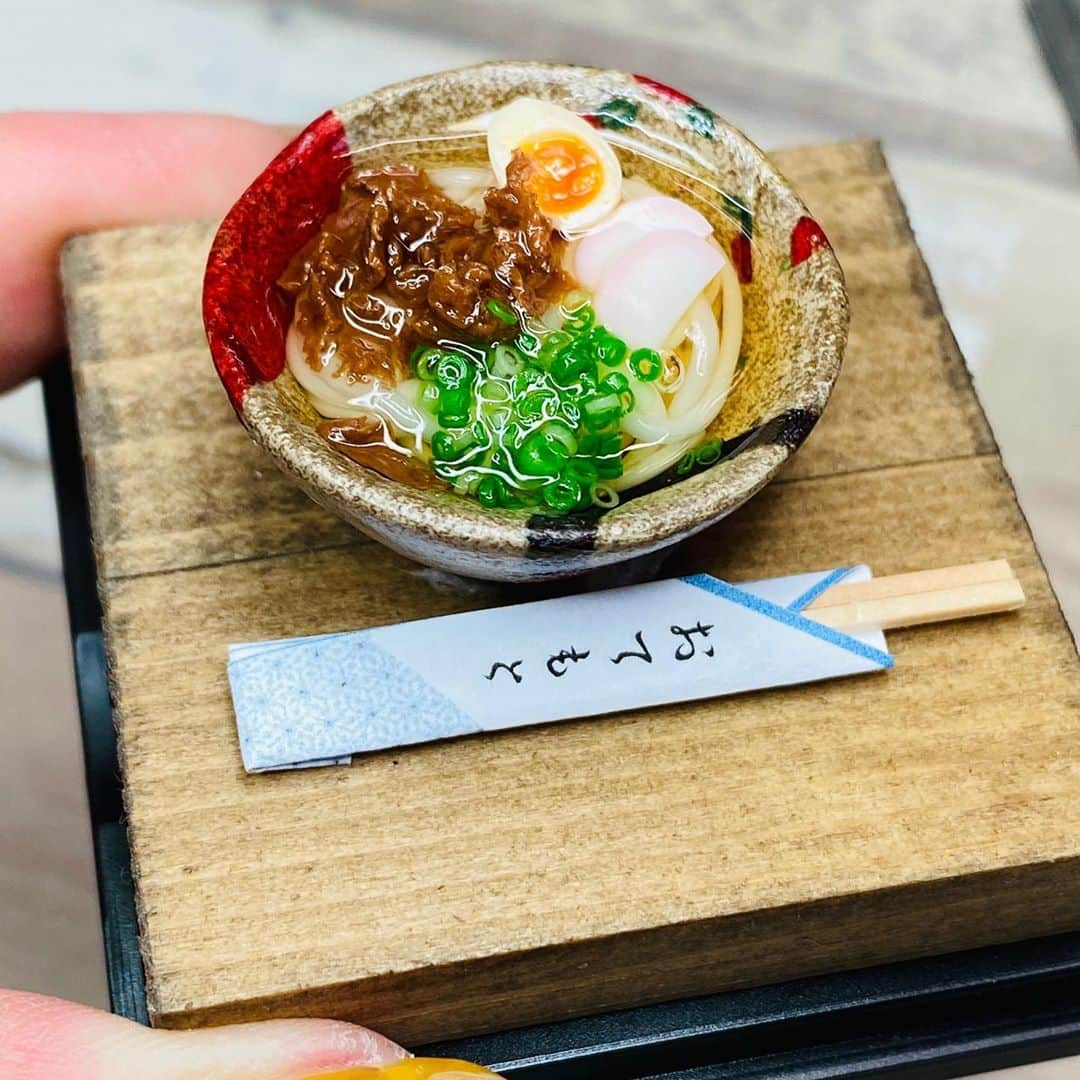 萩谷幹さんのインスタグラム写真 - (萩谷幹Instagram)「煮卵肉うどん なんか、名前が可愛くない？ 肉玉うどん、ってのもお好み焼きみたいやし、とか、なんとか、 まっ、煮卵肉うどんが伝わり易いかな？ とか😁  #ミニチュアキット #キットのセットだけでほぼ完成 #ハサミは用意してね #初心者でも出来ます #煮卵肉うどん #お出しは関西風 #miniature  #樹脂粘土 #キンカンの工作室」9月30日 11時30分 - kinkan3