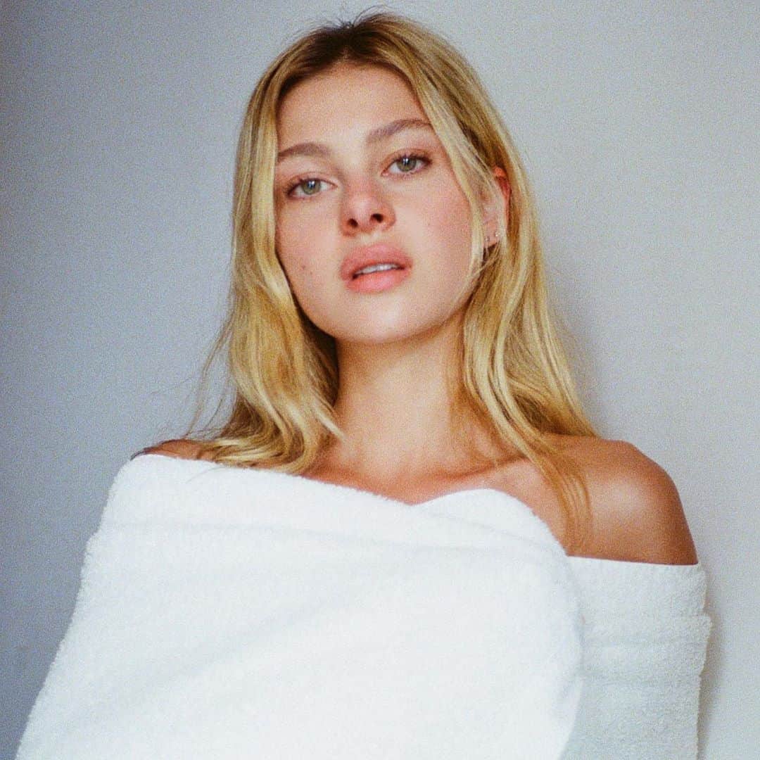 ニコラ・ペルツのインスタグラム：「brooklyn took this」