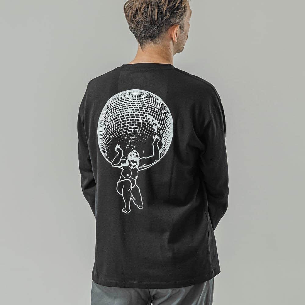 のインスタグラム：「Reception LONG SLEEVE T-SHIRT ￥9,000+tax . シンプルなベースデザインに、「旅」からインスピレーションを受けたオリジナリティ溢れるグラフィックをあしらった1着。 存在感のあるバックプリントは、着こなしに彩りを添えます。 . #reception #20AW #bshop #bshop_official」