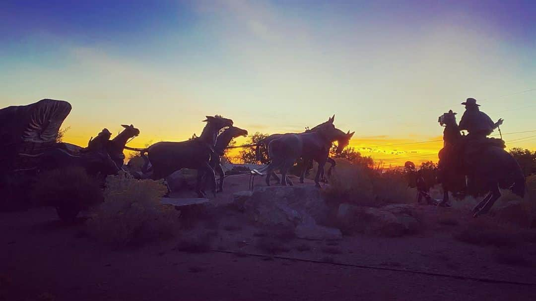 クリスさんのインスタグラム写真 - (クリスInstagram)「Sunsets ☀️ in Santa Fe are really pretty」9月30日 12時03分 - christian_monsen