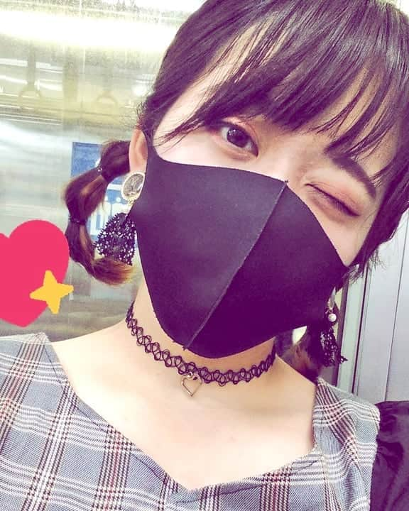 渡辺彩乃さんのインスタグラム写真 - (渡辺彩乃Instagram)「ミスコンももう少しでおしまいなんだけど、本当に出て良かったと思う  改めて自分を見つめ直して、自分の色んな一面を知ることができました  今日も #にゃおぽち お願いします！  #ミスコン #ミスコン2020 #ミスコンファイナリスト #千葉大学 #千葉大ミスコン #ラストスパート #黒髪 #黒 #黒マスク #キャンディ #ツインテール #ウインク #女の子 #ガーリーコーデ #チョーカー #被写体 #モデル #撮影 #instagood #instalike #instagram」9月30日 12時14分 - nyaao_craveit